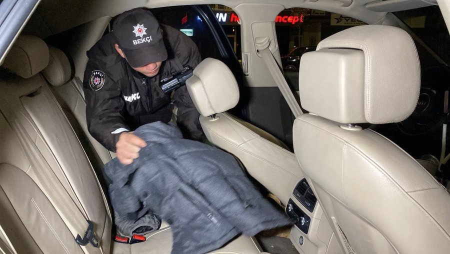 Uyuşturucuyla Yakalandı, “daralıyorum” Deyip Araca Binmek İstemedi