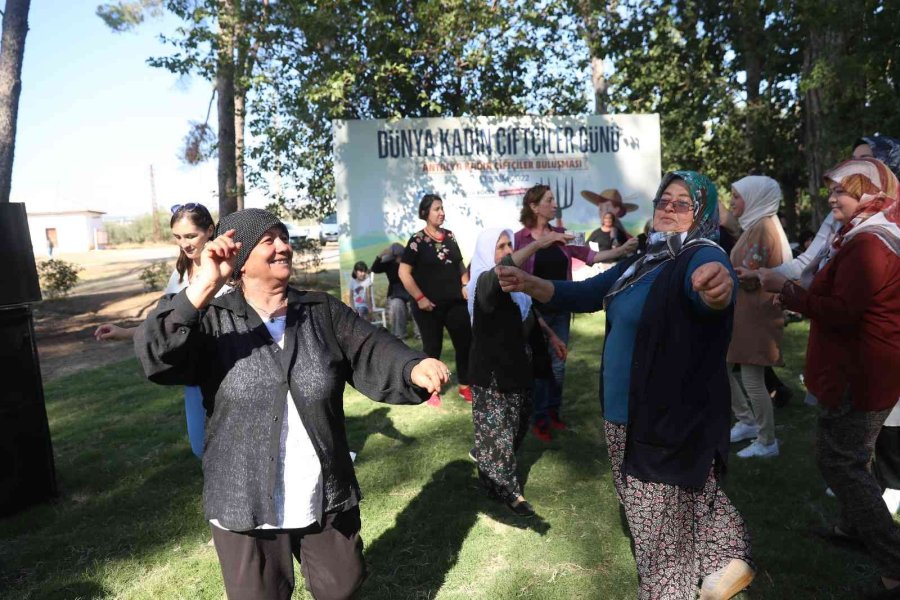 Büyükşehir Kadın Çiftçileri Buluşturdu