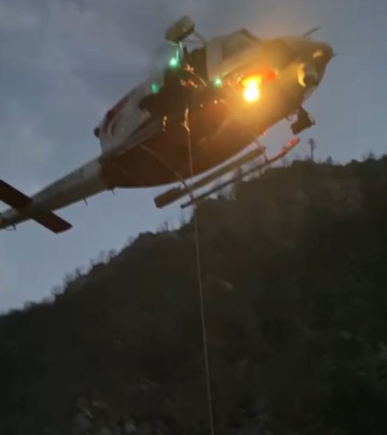 Yamaçta Ayağı Kırılan Vatandaşa Helikopterle Nefes Kesen Kurtarma