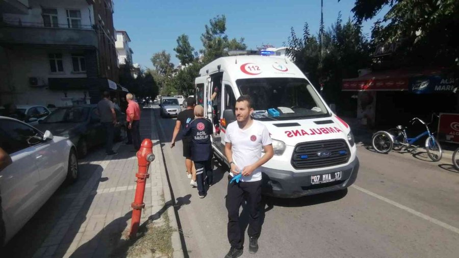 Zincirleme Kazada Yaralanan Sürücü Ambulansta Ağladı
