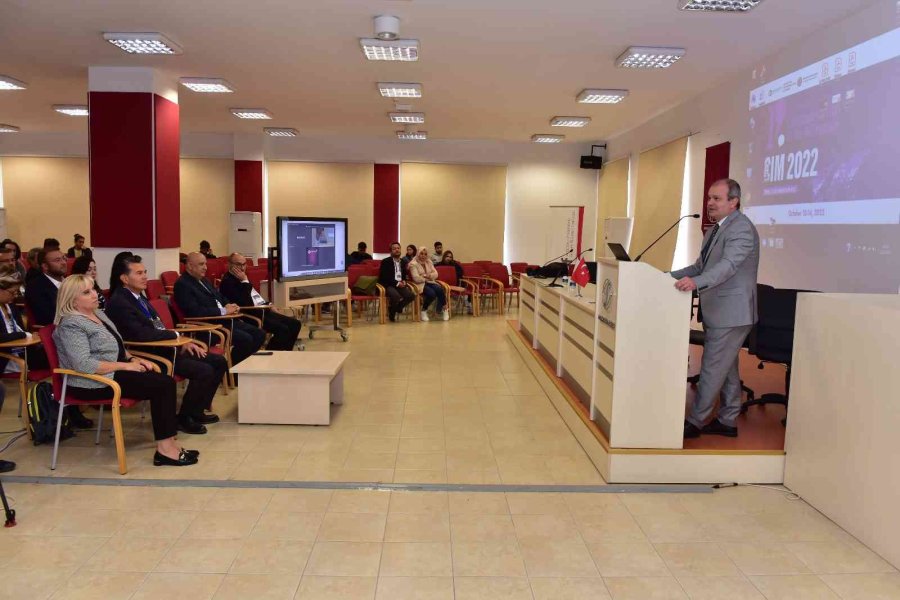 İletişim Bilimciler Anadolu Üniversitesi Ev Sahipliğinde Buluştu