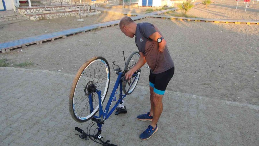 Engelli Bisikletçi Sahilde Dünya Kupasına Hazırlanıyor