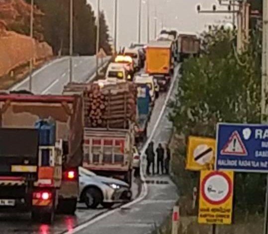 2 Kişinin Yaralandığı Trafik Kazasının Ardından Trafik Kilitlendi