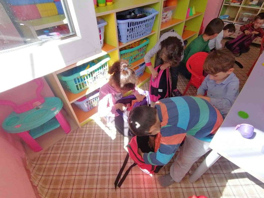 Anaokul Öğrencilerine Kırtasiye Yardımı Dağıtıldı