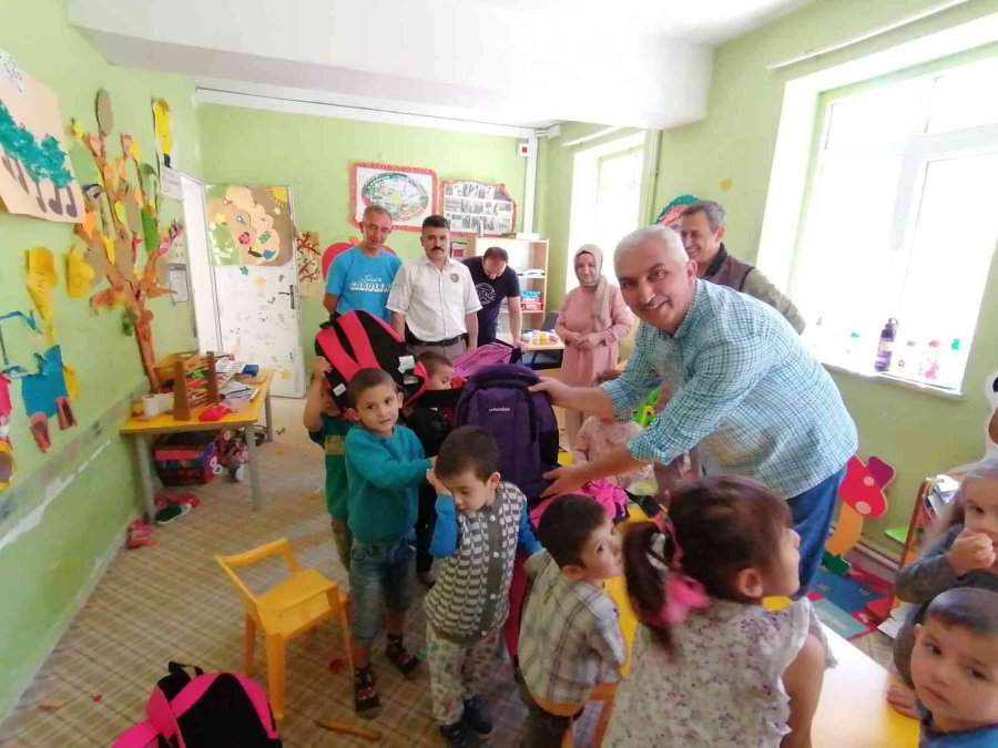 Anaokul Öğrencilerine Kırtasiye Yardımı Dağıtıldı