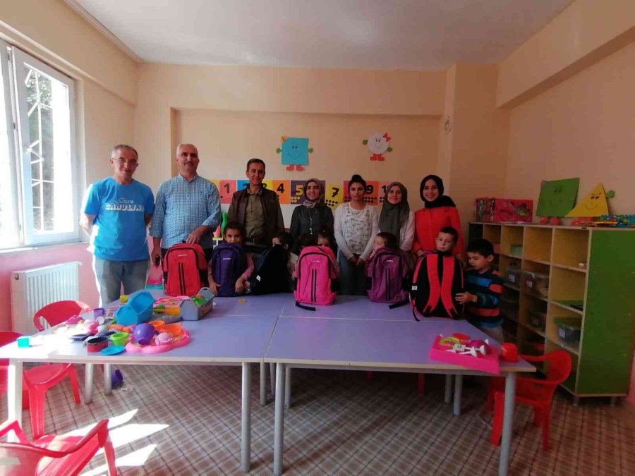 Anaokul Öğrencilerine Kırtasiye Yardımı Dağıtıldı