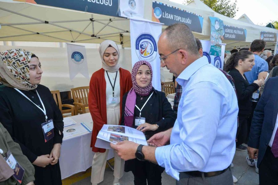 Başkan Kavuş Üniversiteli Gençlerle Buluştu