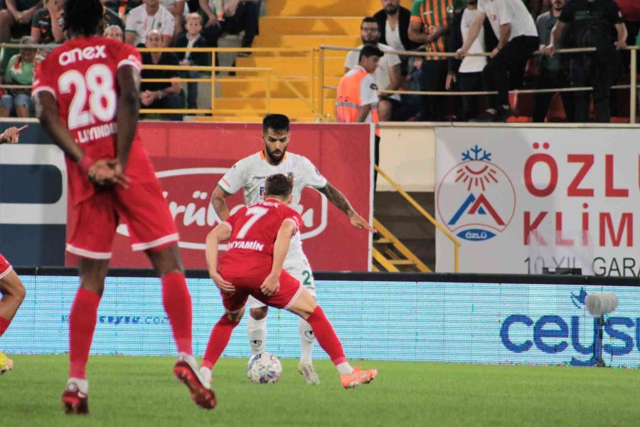 Spor Toto Süper Lig: Corendon Alanyaspor: 1 - Fta Antalyaspor: 0 (ilk Yarı)