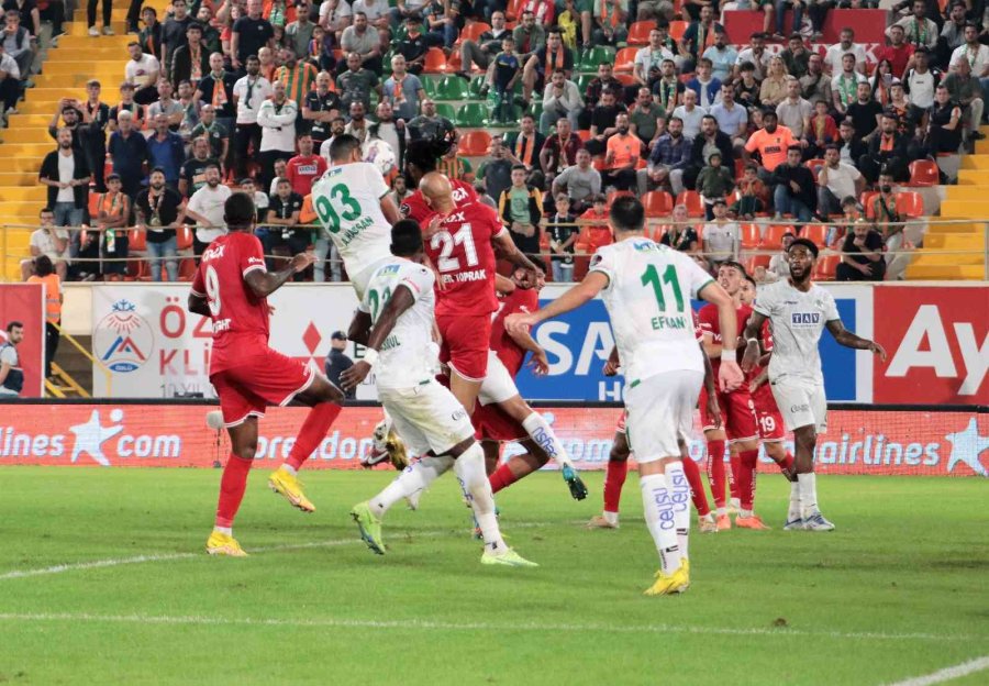 Spor Toto Süper Lig: Corendon Alanyaspor: 1 - Fta Antalyaspor: 0 (ilk Yarı)