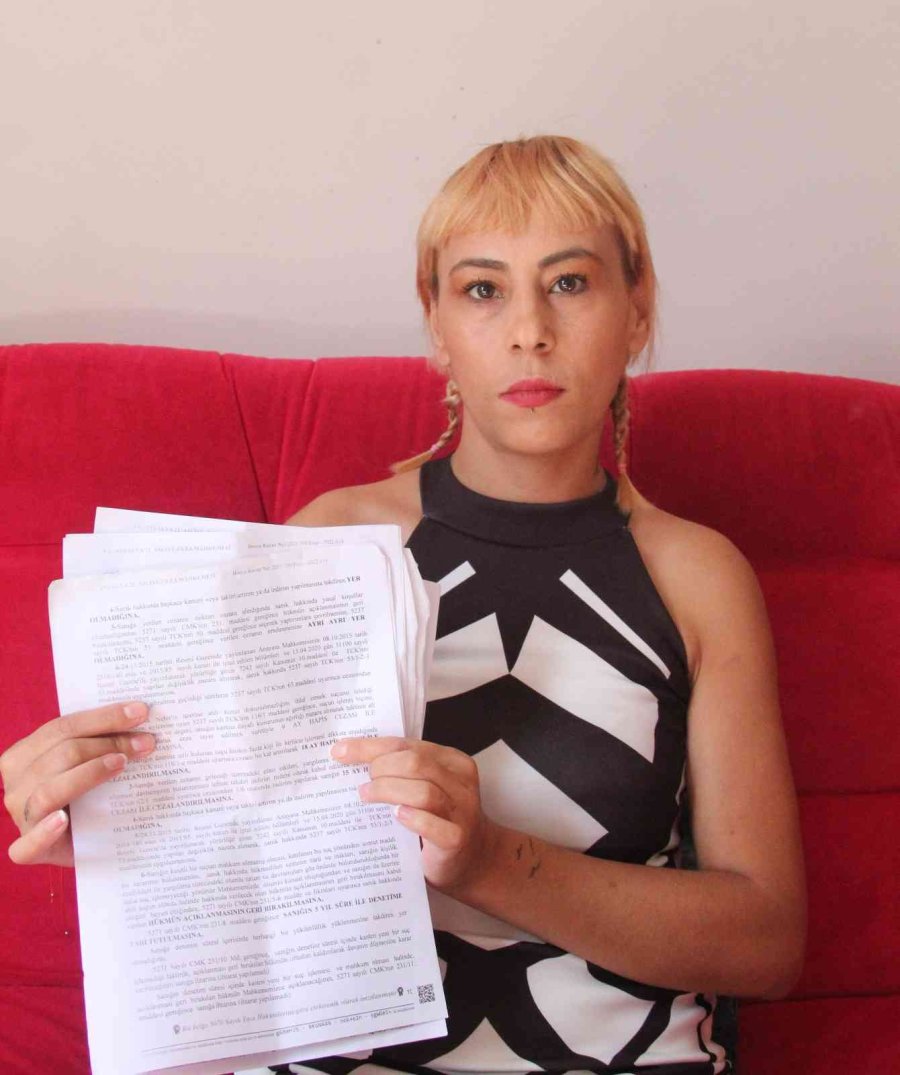 Dekolteli Kedi Hırsızlarına Verilen Ceza, Ev Sahibini Şok Etti