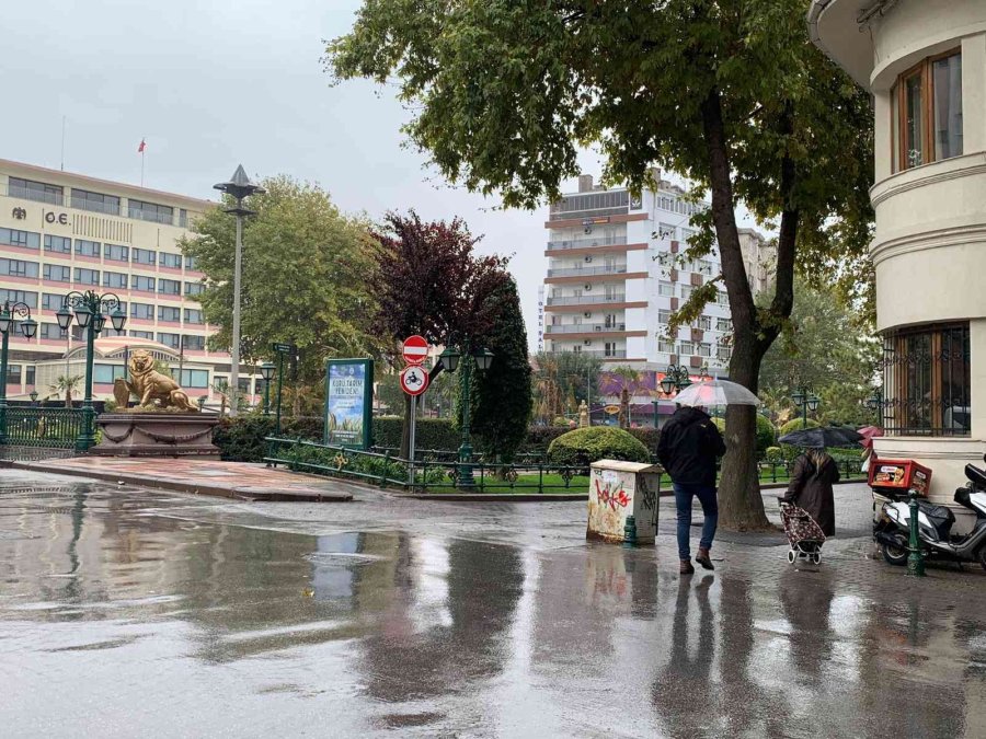 Eskişehirliler Güne Yağmurla Uyandı