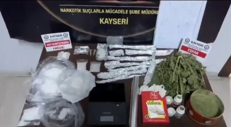 Uyuşturucu Tacirleri Tuttukları Çeteleler İle Yakalandı