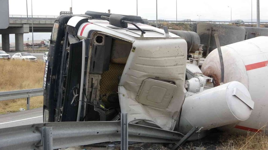 Kağıt Gibi Ezilen Kupadan Burnu Bile Kanamadan Çıktı