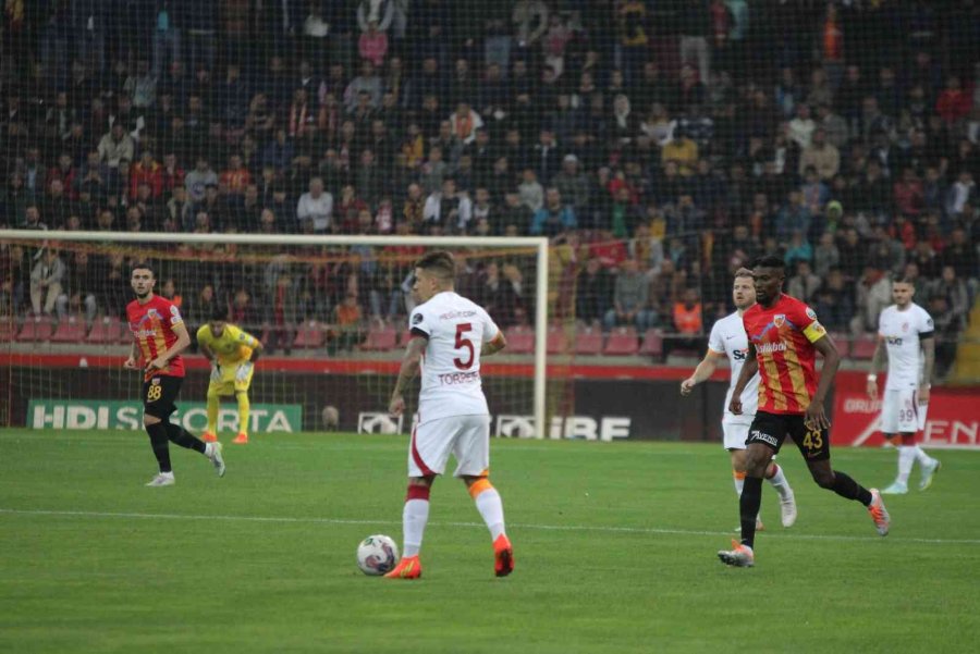 Spor Toto Süper Lig: Kayserispor: 0 - Galatasaray: 0 (maç Devam Ediyor)