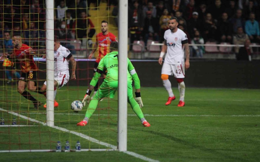 Spor Toto Süper Lig: Kayserispor: 0 - Galatasaray: 0 (maç Devam Ediyor)