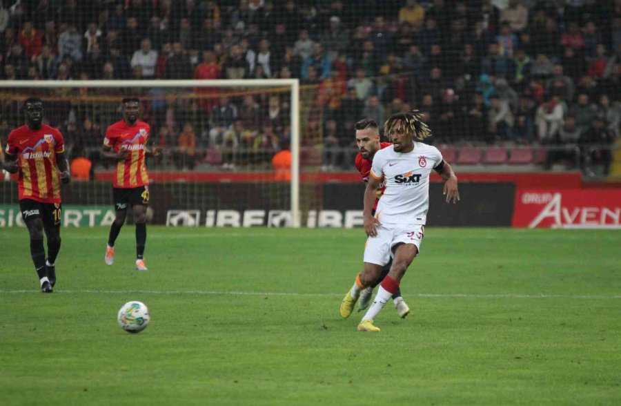 Spor Toto Süper Lig: Kayserispor: 2 - Galatasaray: 0 (ilk Yarı)