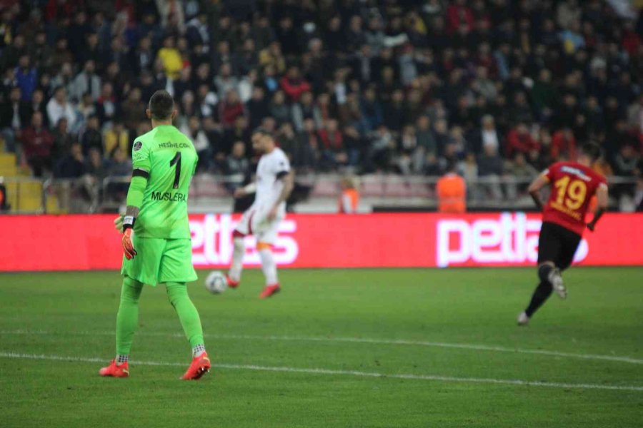Spor Toto Süper Lig: Kayserispor: 2 - Galatasaray: 0 (ilk Yarı)