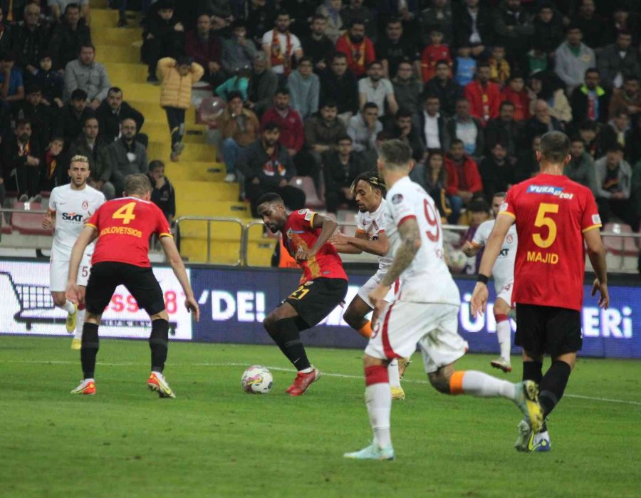 Spor Toto Süper Lig: Kayserispor: 2 - Galatasaray: 1 (maç Sonucu)