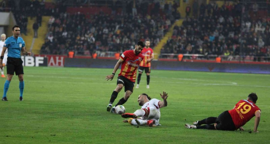 Spor Toto Süper Lig: Kayserispor: 2 - Galatasaray: 1 (maç Sonucu)