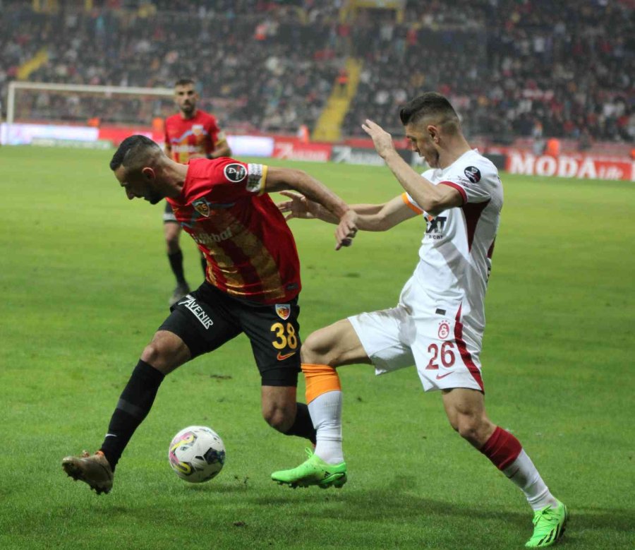 Spor Toto Süper Lig: Kayserispor: 2 - Galatasaray: 1 (maç Sonucu)