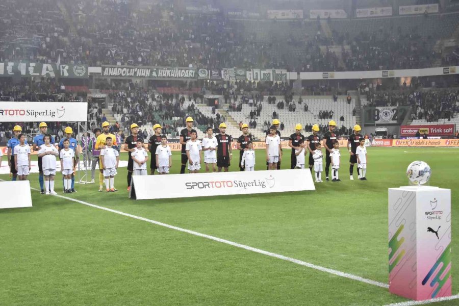 Konyaspor Ve Gaziantep Fk’lı Futbolcular Maça Baretle Çıktı