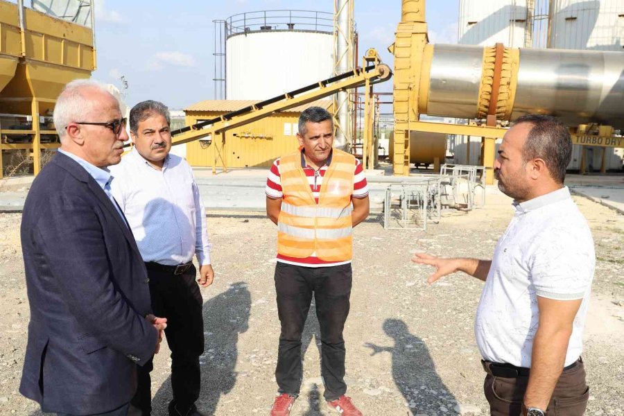 Gültak: "engellemelere Rağmen Asfalt Serimine Başladık"