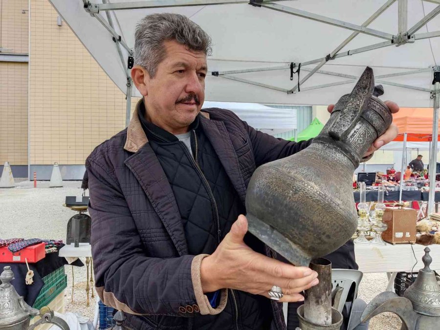 ‘göçebe Antikacılara’ Şehir, Pazar Fark Etmiyor