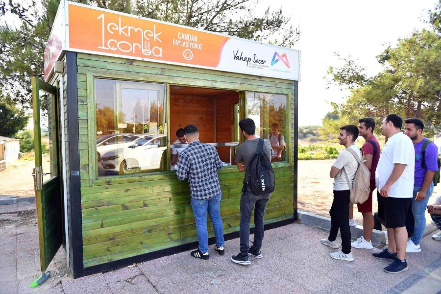 Mersin’de Üniversite Öğrencilerine Yemek Desteği