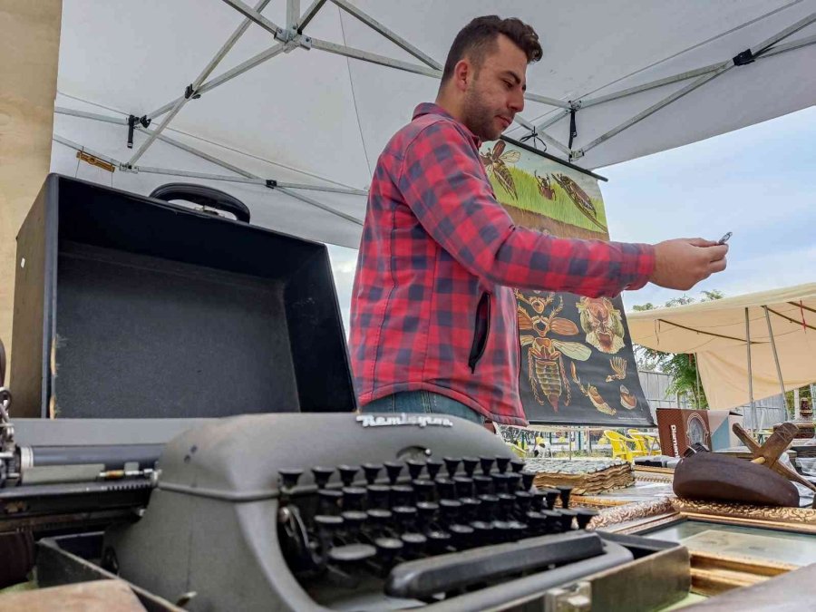 ‘göçebe Antikacılara’ Şehir, Pazar Fark Etmiyor