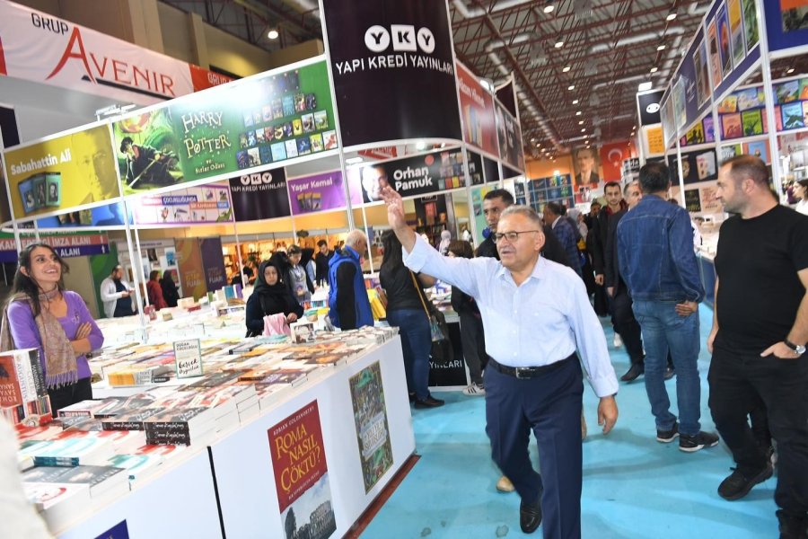 Vali Çiçek İle Başkan Büyükkılıç Kitap Fuarı’nı Gezdi