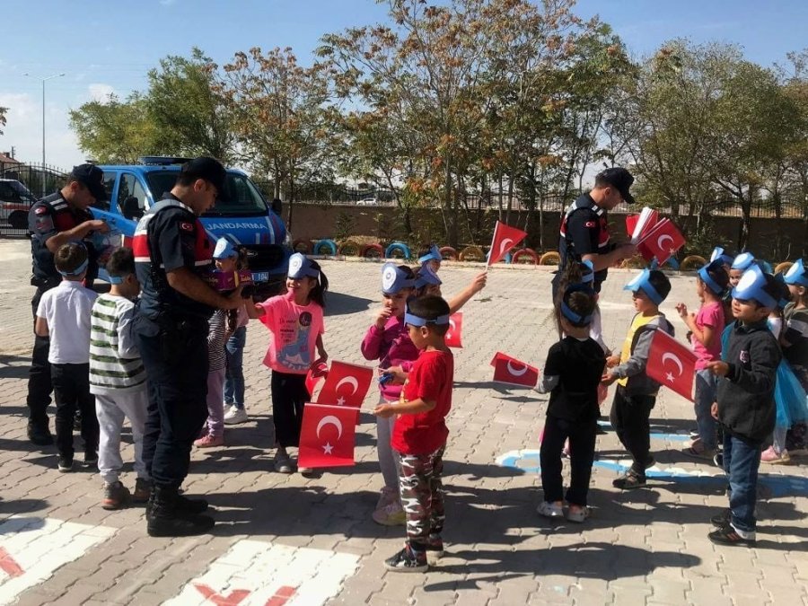 Trafik Jandarmasından Miniklere Trafik Eğitimi