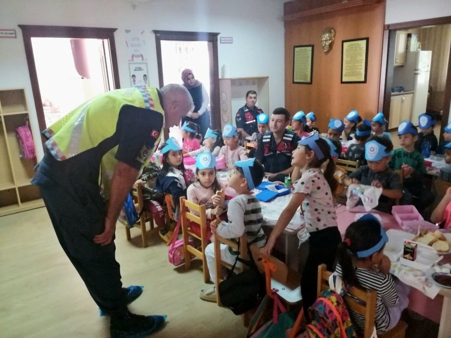 Trafik Jandarmasından Miniklere Trafik Eğitimi