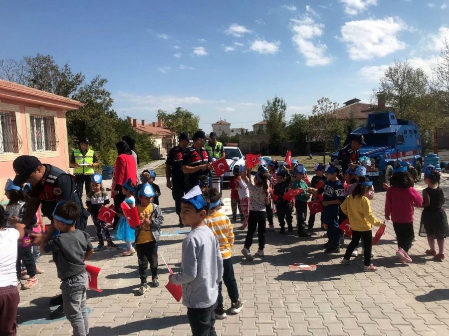 Trafik Jandarmasından Miniklere Trafik Eğitimi