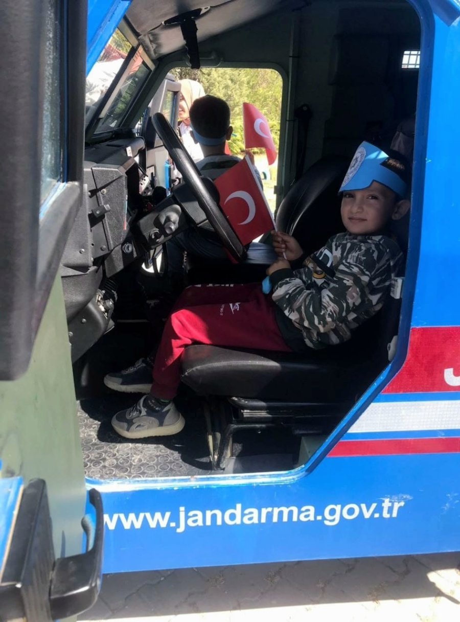 Trafik Jandarmasından Miniklere Trafik Eğitimi