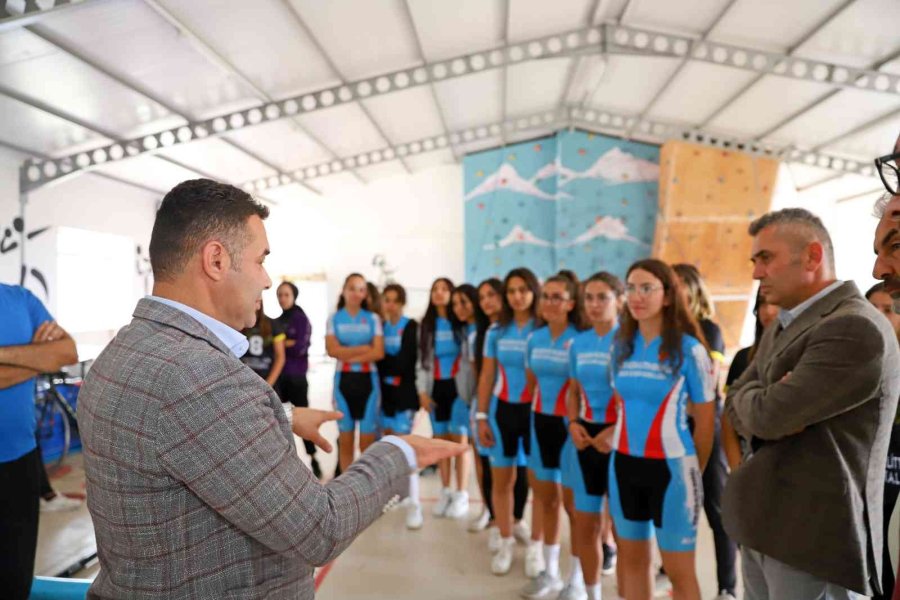 Alanya Belediye Başkanı Yücel, Öğrencilerle Bir Araya Geldi
