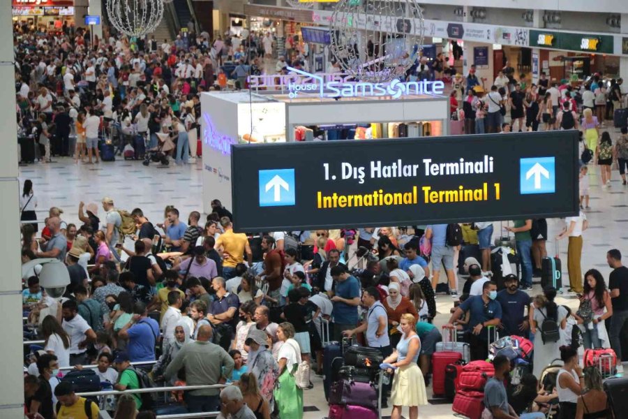 Antalya’ya Hava Yoluyla Gelen Turist Sayısı 12 Milyonu Aştı