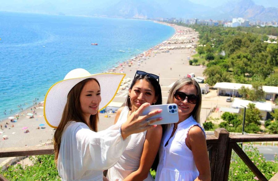 Antalya’ya Hava Yoluyla Gelen Turist Sayısı 12 Milyonu Aştı