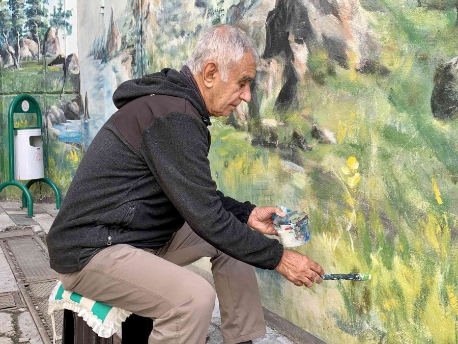 Emekli Asker Sokakları Tuvale Çevirdi