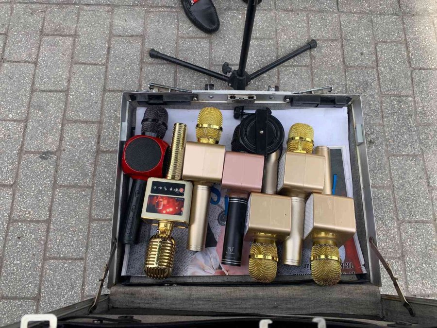 Her Mikrofonda Farklı Şarkı