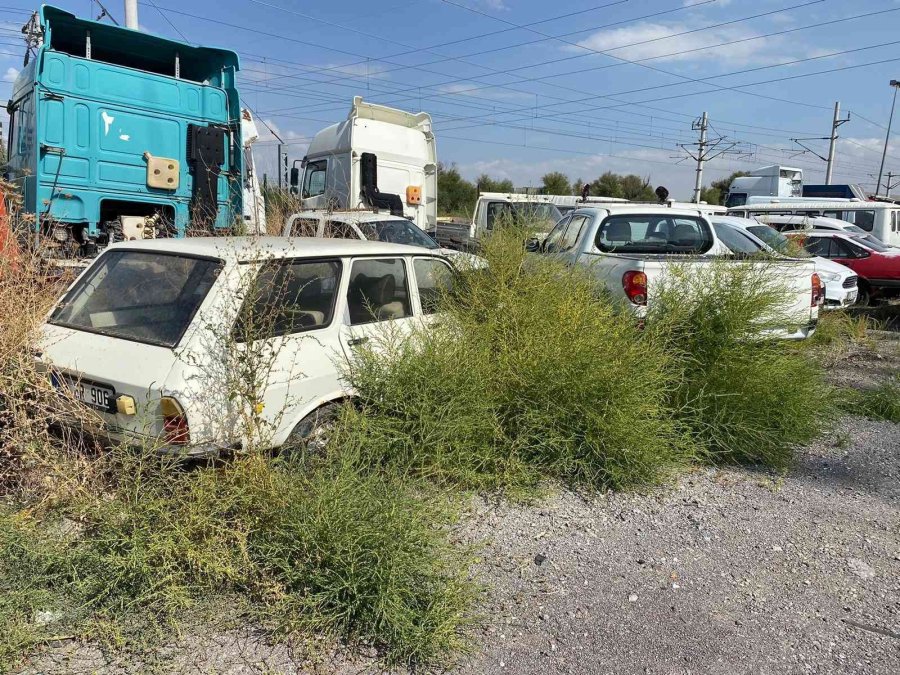 Yediemin Otoparkında Servet Bekliyorlar