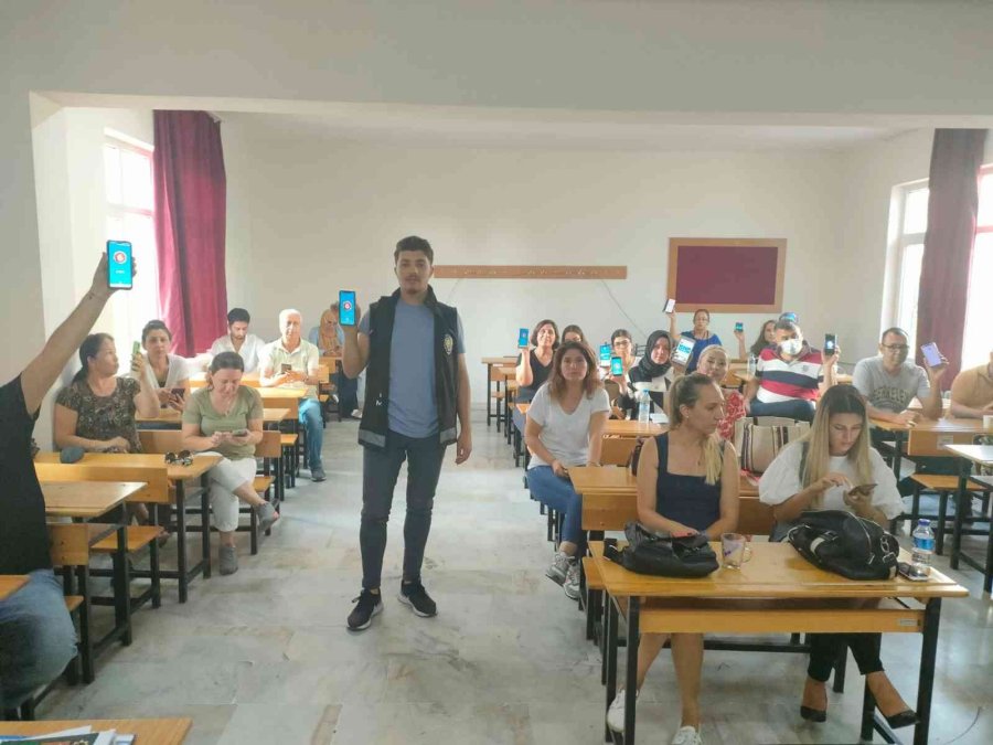 Mersin’de ’en İyi Narkotik Polisi Anne’ Eğitimi