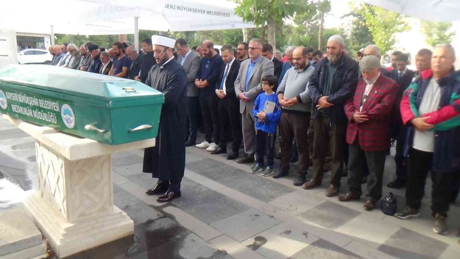 İlk Köy Kütüphanesinin Kurucusu Son Yolculuğuna Uğurlandı