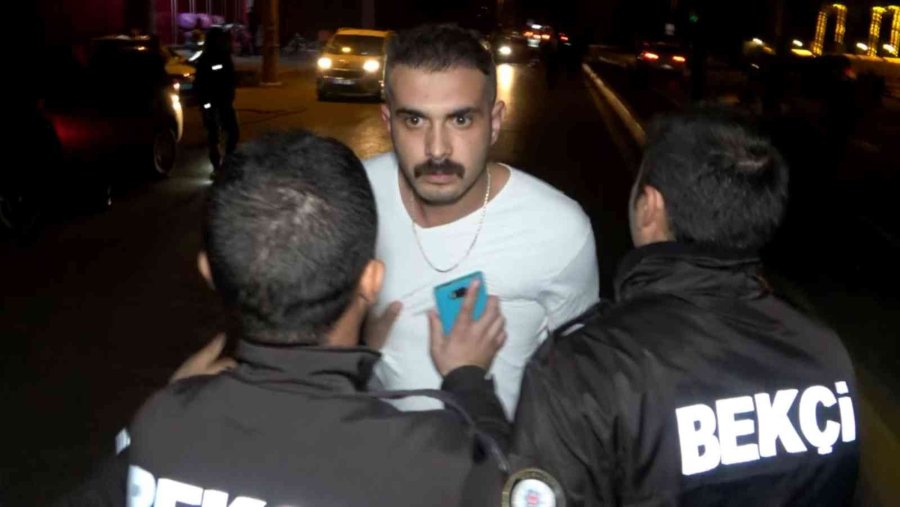 Alkollü Çıktı, Basın Mensubunu Darp Edip Kamerasını Kırdı