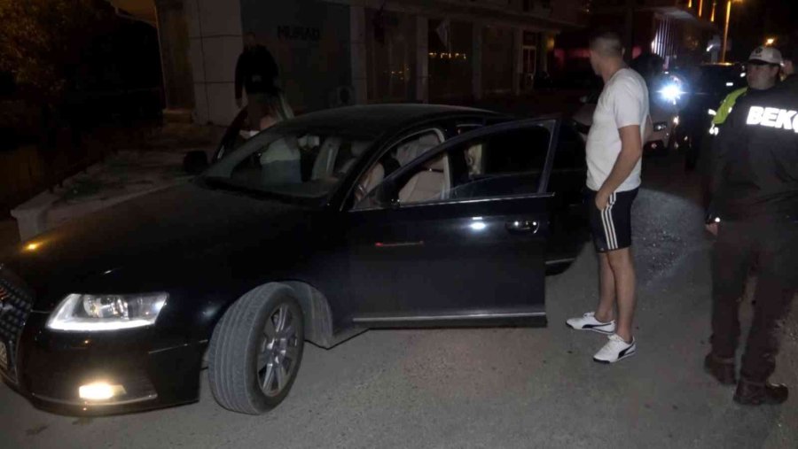 Alkollü Çıktı, Basın Mensubunu Darp Edip Kamerasını Kırdı