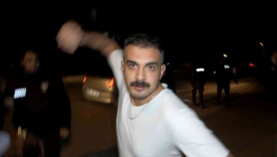 Alkollü Çıktı, Basın Mensubunu Darp Edip Kamerasını Kırdı