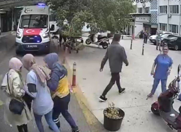 Halk Otobüsünde Fenalık Geçiren Kadının İmdadına Şoför Yetişti