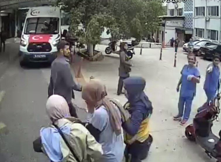 Halk Otobüsünde Fenalık Geçiren Kadının İmdadına Şoför Yetişti