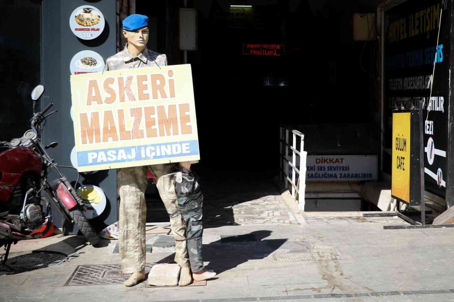Ukraynalı Askerlerin Kışlık Bot, Mont, Hücum Yeleği İhtiyaçları Antalya’dan Gidiyor