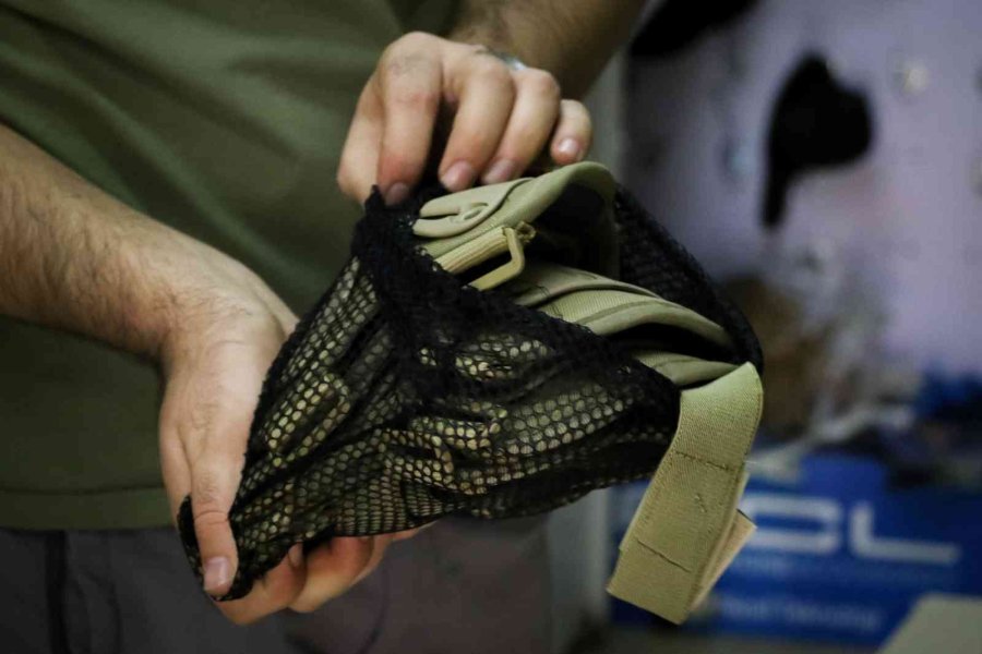 Ukraynalı Askerlerin Kışlık Bot, Mont, Hücum Yeleği İhtiyaçları Antalya’dan Gidiyor