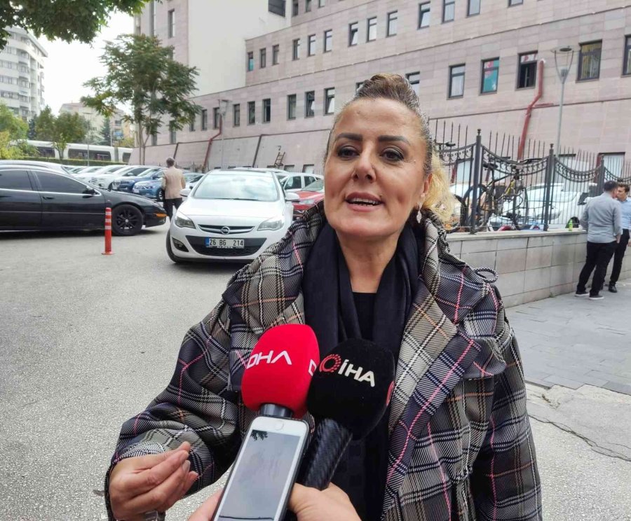 ‘nitelikli Dolandırıcılık’ Suçundan Yargılanan Safiye Soyman Ve Faik Öztürk’e Beraat